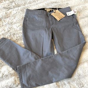 Women’s straight gray jeans size 8 NWT